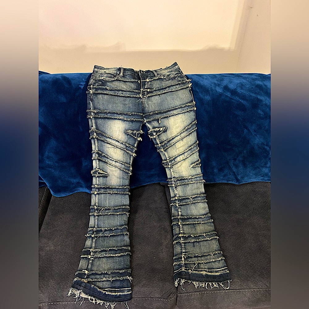 Valabasas size 32 jeans slightly want great condition.